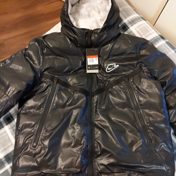 nike synthetic fill windrunner